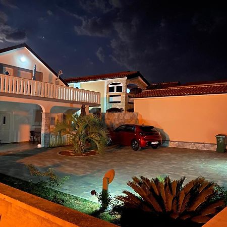 Slatina 13/1 Apartment วีร์ ภายนอก รูปภาพ