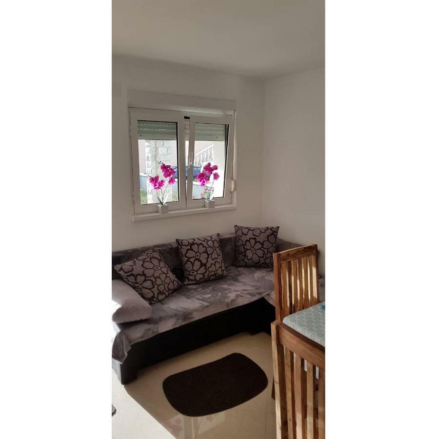 Slatina 13/1 Apartment วีร์ ภายนอก รูปภาพ
