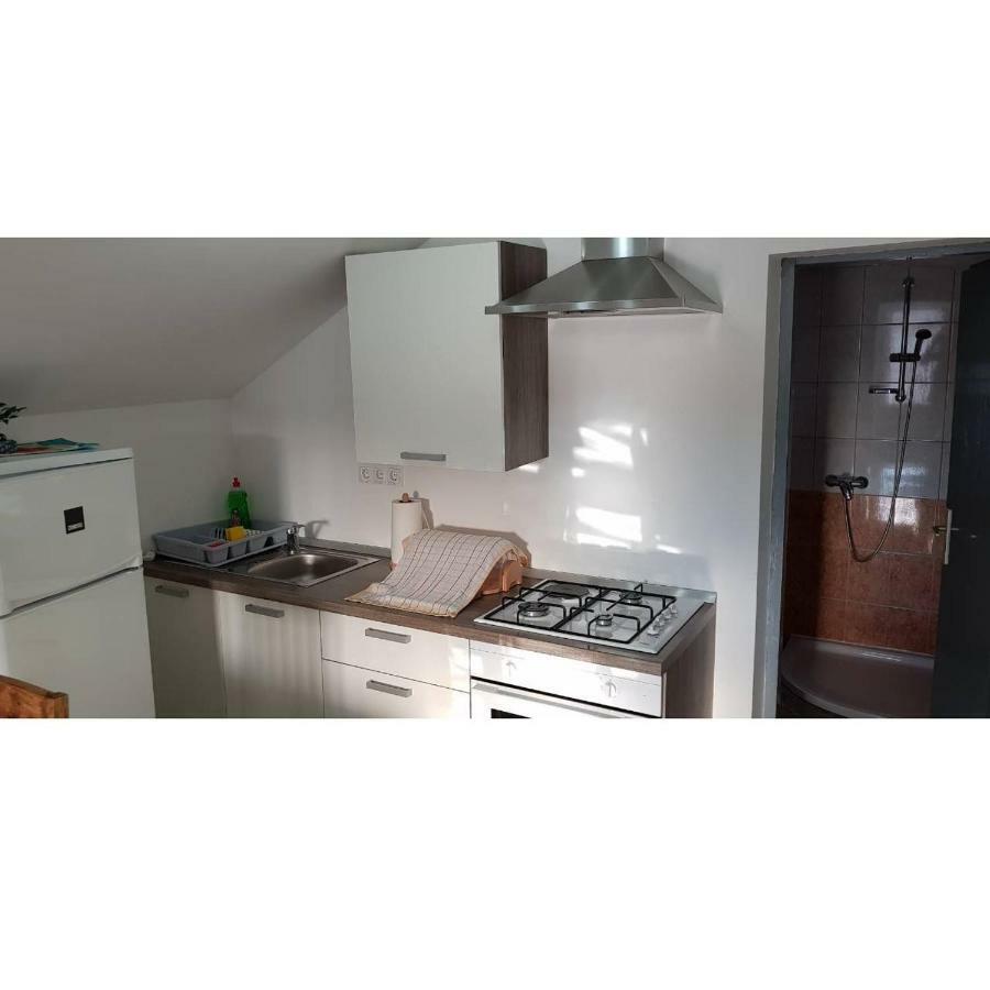 Slatina 13/1 Apartment วีร์ ภายนอก รูปภาพ