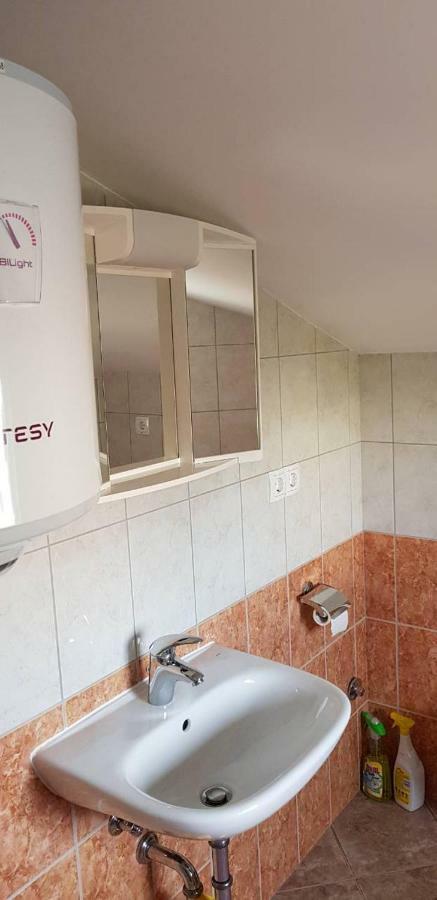 Slatina 13/1 Apartment วีร์ ภายนอก รูปภาพ