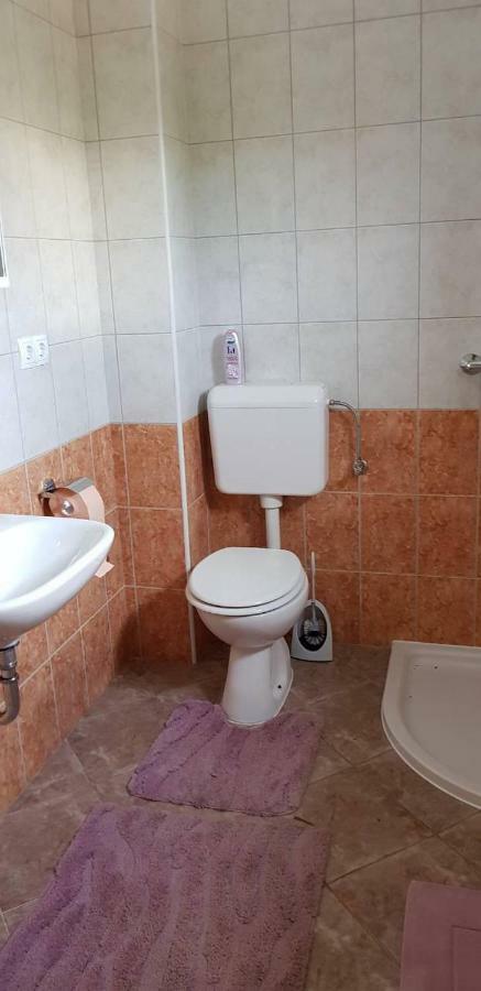 Slatina 13/1 Apartment วีร์ ภายนอก รูปภาพ